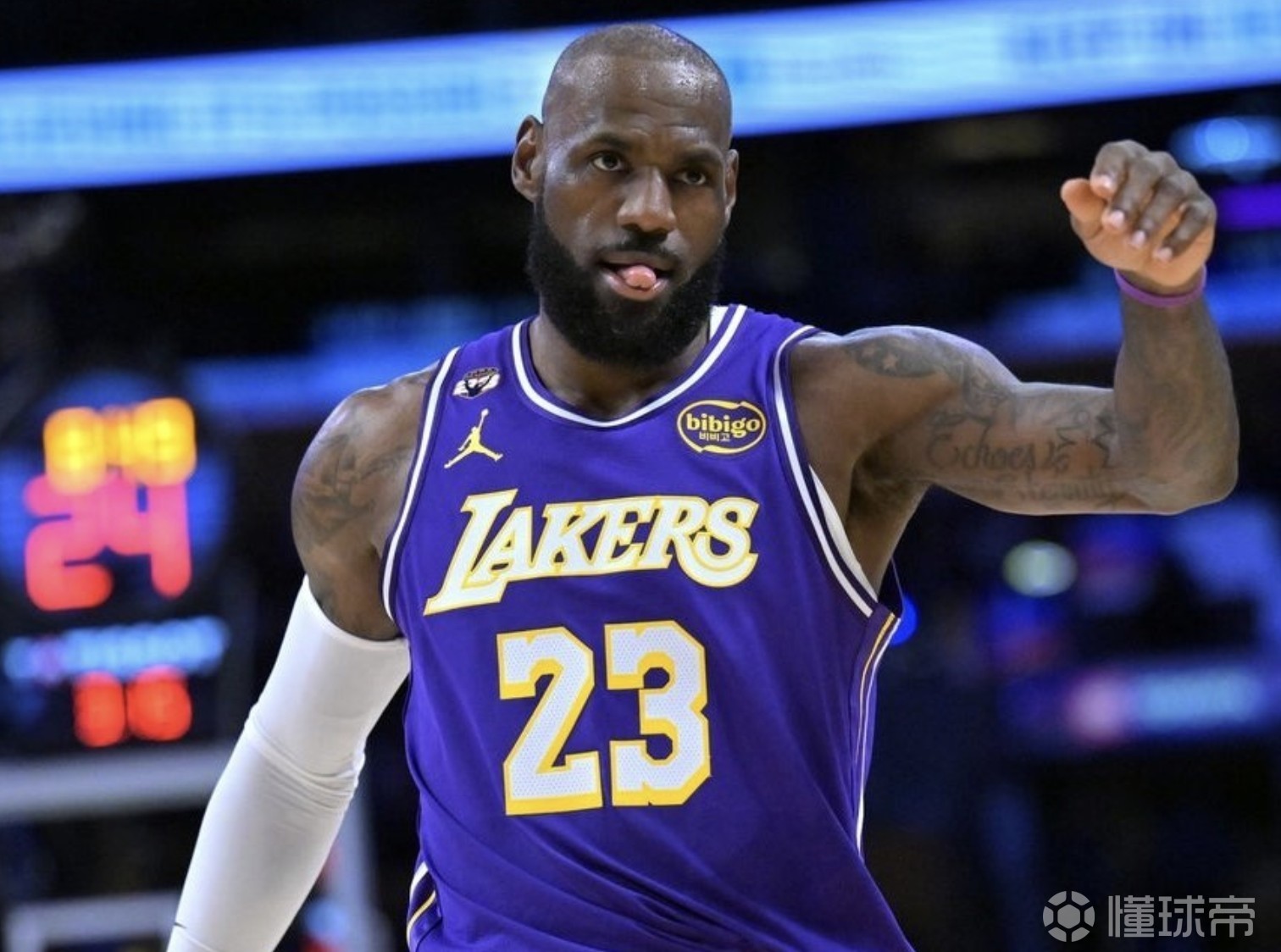 官方：詹姆斯不会出席今日全明星媒体日，将于明日接受采访