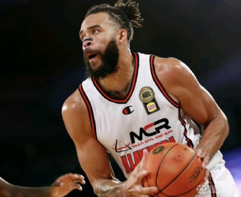 记者：麦基和老鹰的合同将于月底终止，预计第二阶段亮相CBA